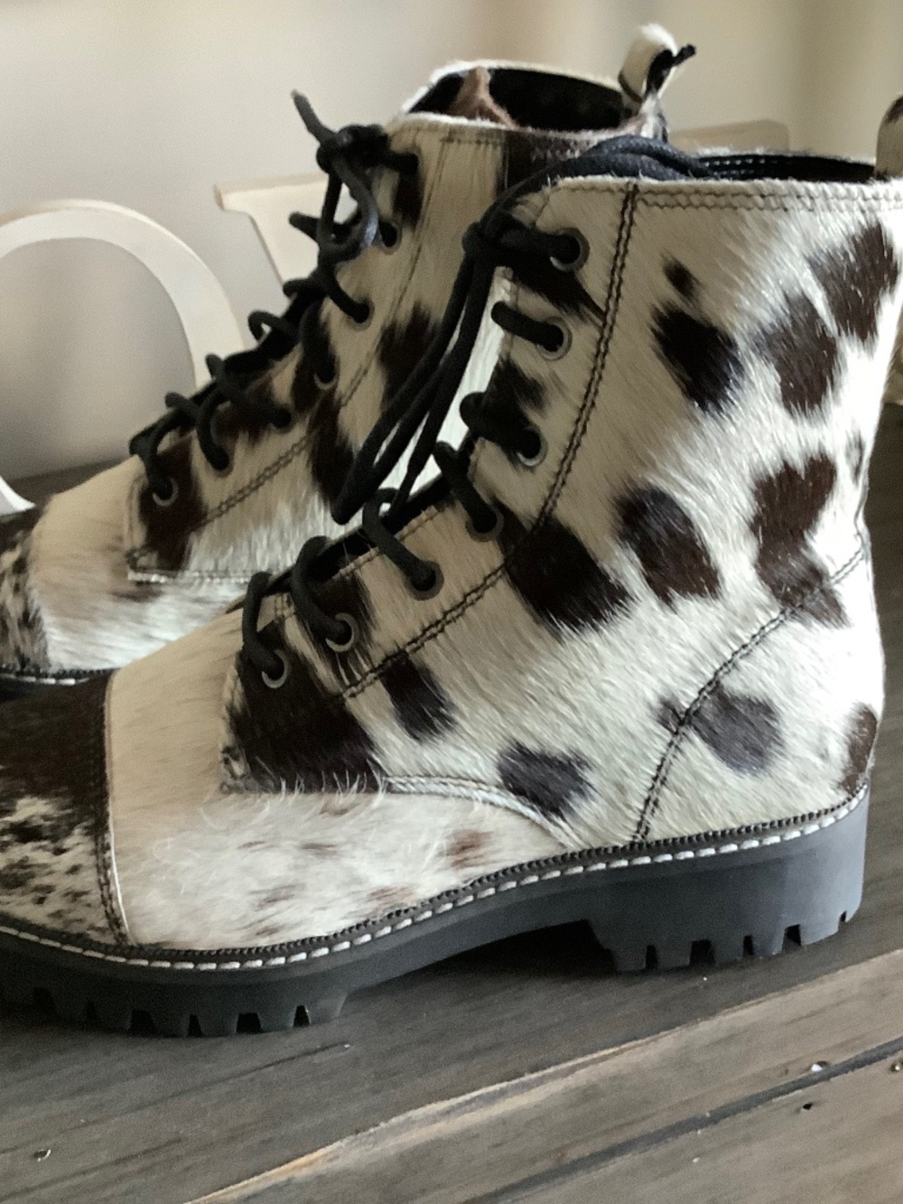 Cowhide boot - Picture 6 of 9